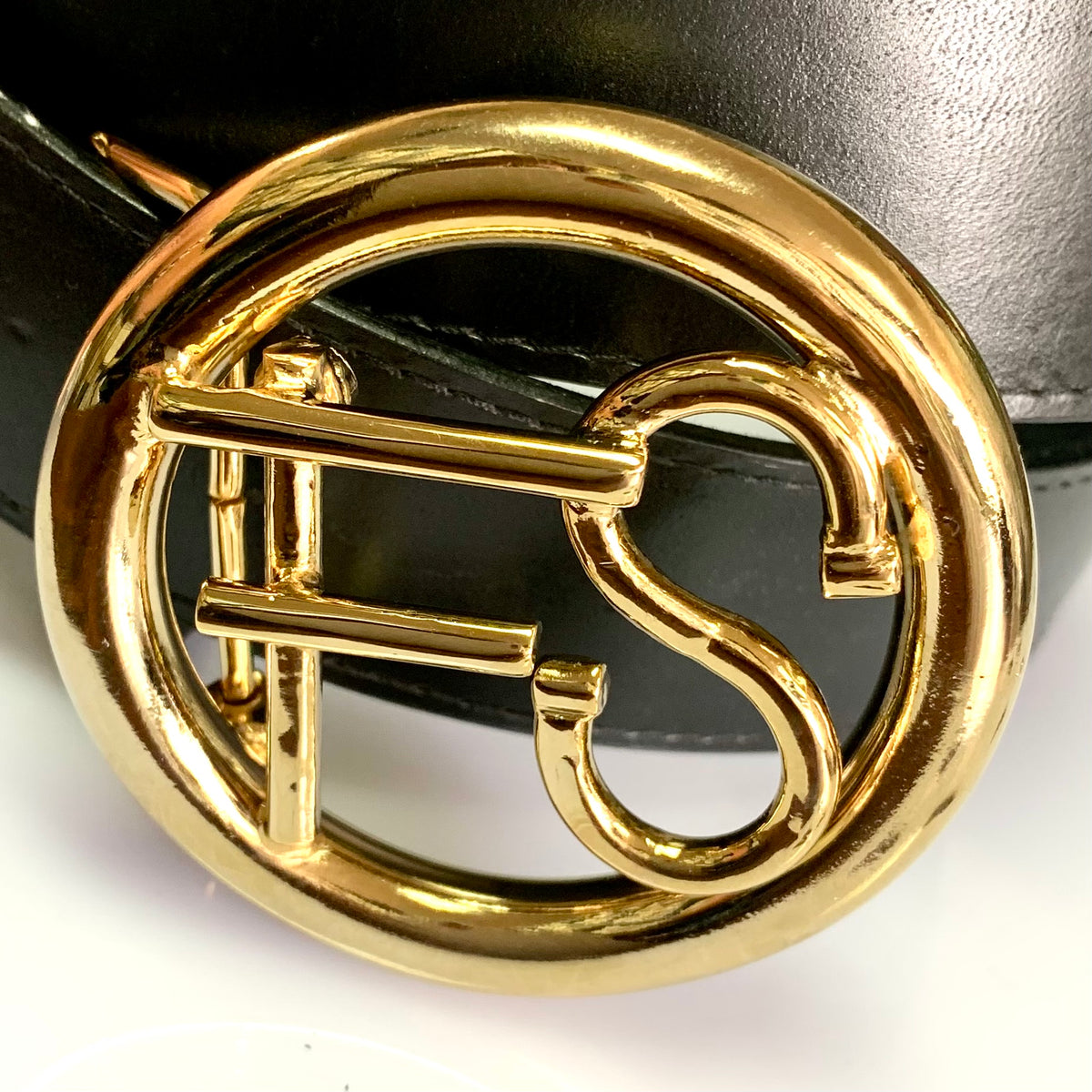 Round Custom Initials Interchangeable Belt Buckle – Viviane Guenoun