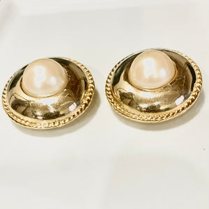 Vintage Pearl  90s Stud Earrings