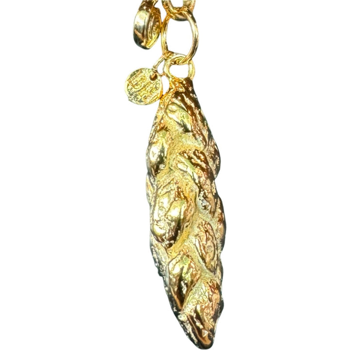 •	Gold challa bread pendant
	•	Real challa bread jewelry
	•	Jewish heritage necklace
	•	Symbolic pendant with meaning
	•	Unique gold plated charm
