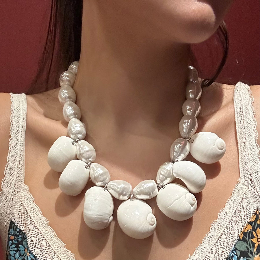Seashell & Pearls Orilla  Necklace