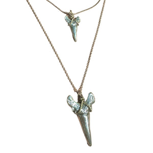 BI-COLOR X-SMALL SHARK TOOTH  45cm NECKLACE