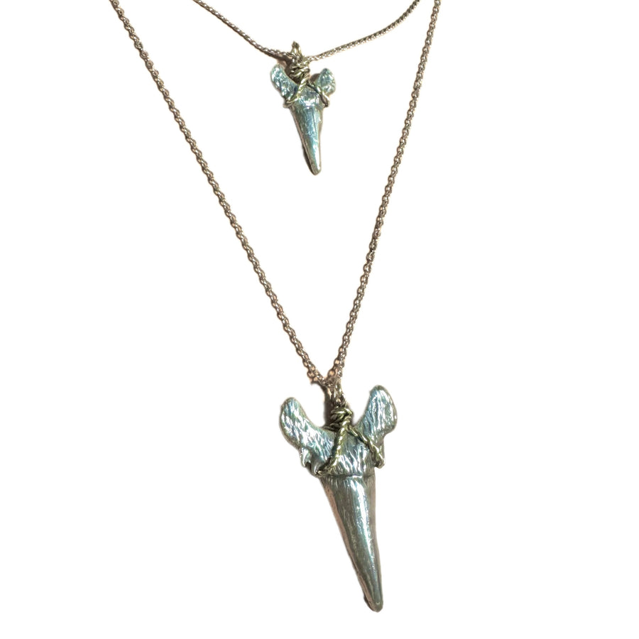 BI-COLOR X-SMALL SHARK TOOTH  45cm NECKLACE