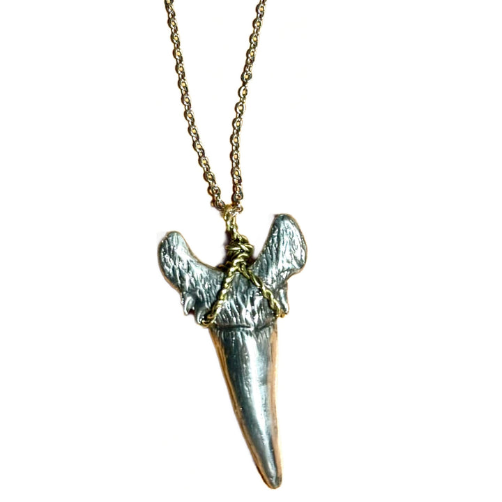 BI-COLOR SMALL  SHARK TOOTH 60cm NECKLACE