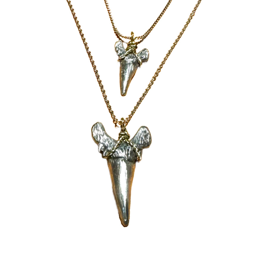 BI-COLOR SMALL  SHARK TOOTH 60cm NECKLACE