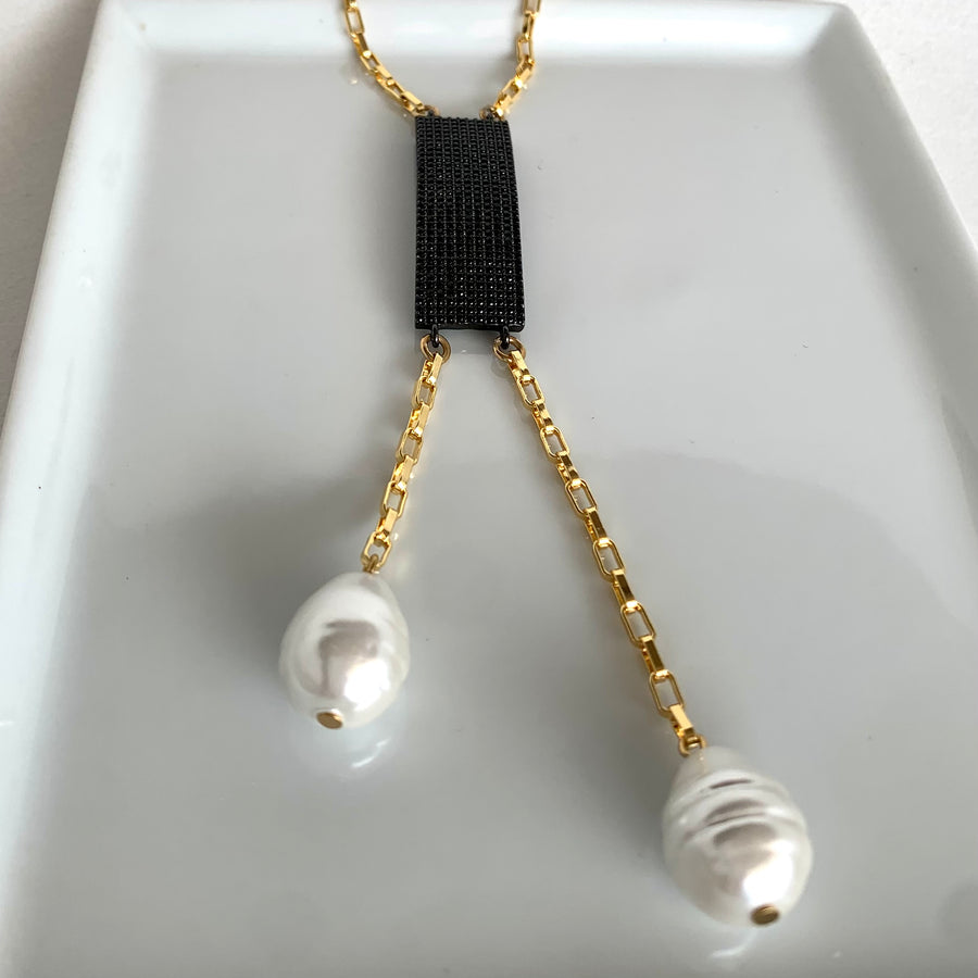 Delicate Movement Pearl & Crystal Lariat Necklace