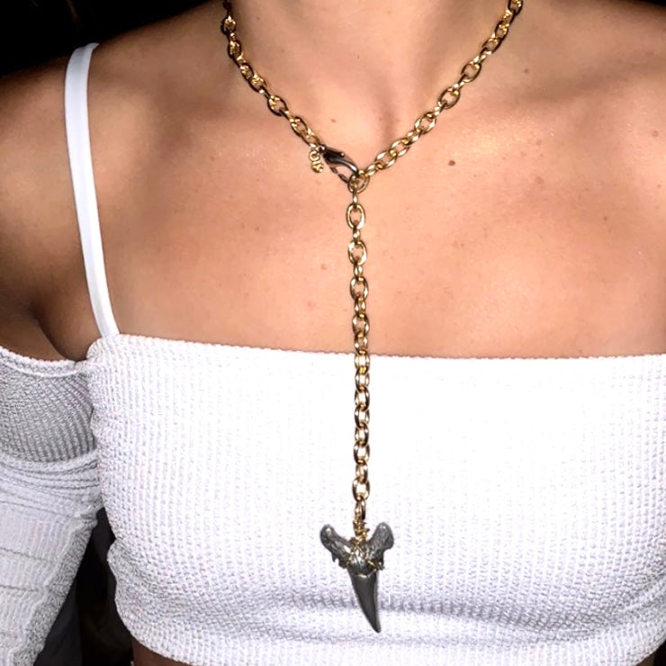 BI-COLOR SMALL  SHARK TOOTH 60cm NECKLACE