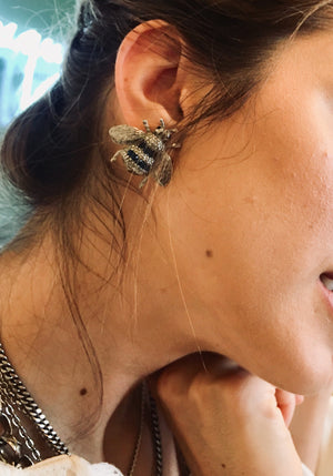 bee-pearl-earrings