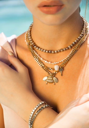 minimal-fresh-pearl-necklace